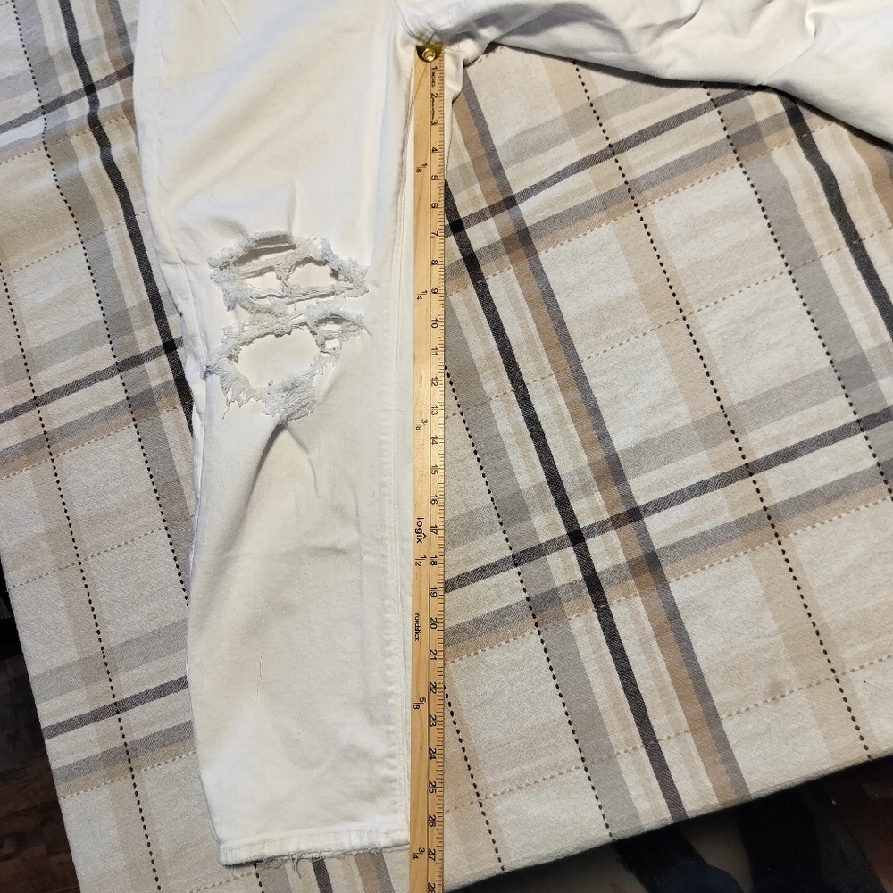 American Eagle Distressed/Ripped White Mom Jeans‎ Straight Leg Size 14 Casual - Picture 8 of 8